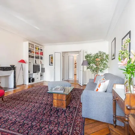 Colonnade Apartment Paris