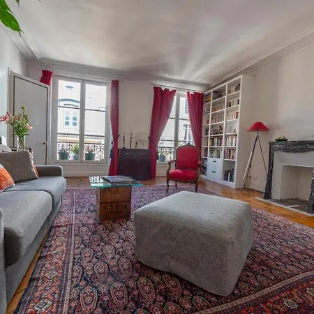 Colonnade Apartment Paris